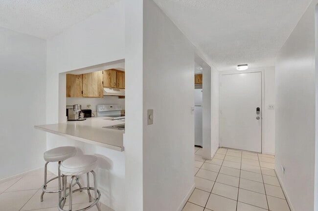 Building Photo - 600 Egret Cir