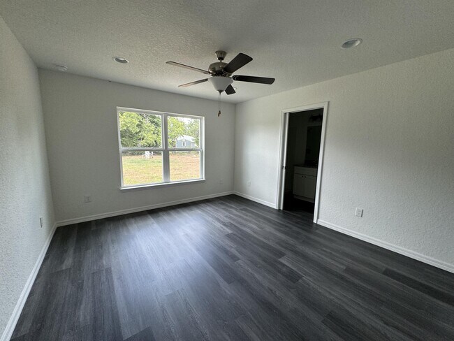 Building Photo - 91 Maple Dr