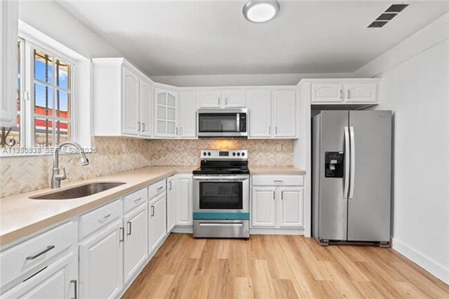 Building Photo - 361 E 39th St