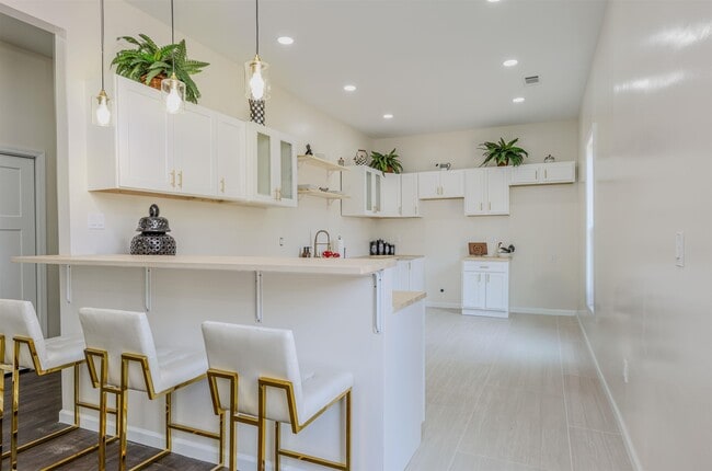 Building Photo - 1061 Shaw Pl