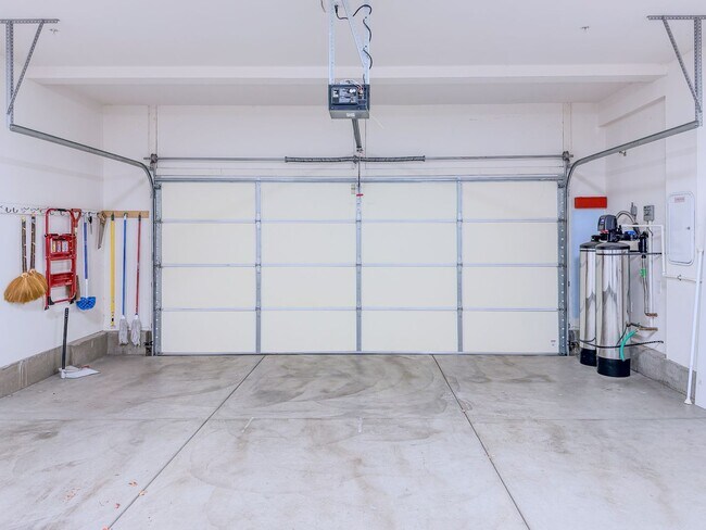 Building Photo - 529 Tiber River Way