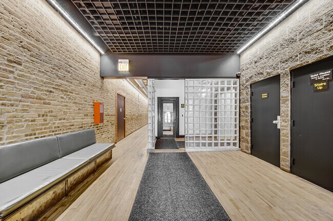 Building Photo - 312 N May St