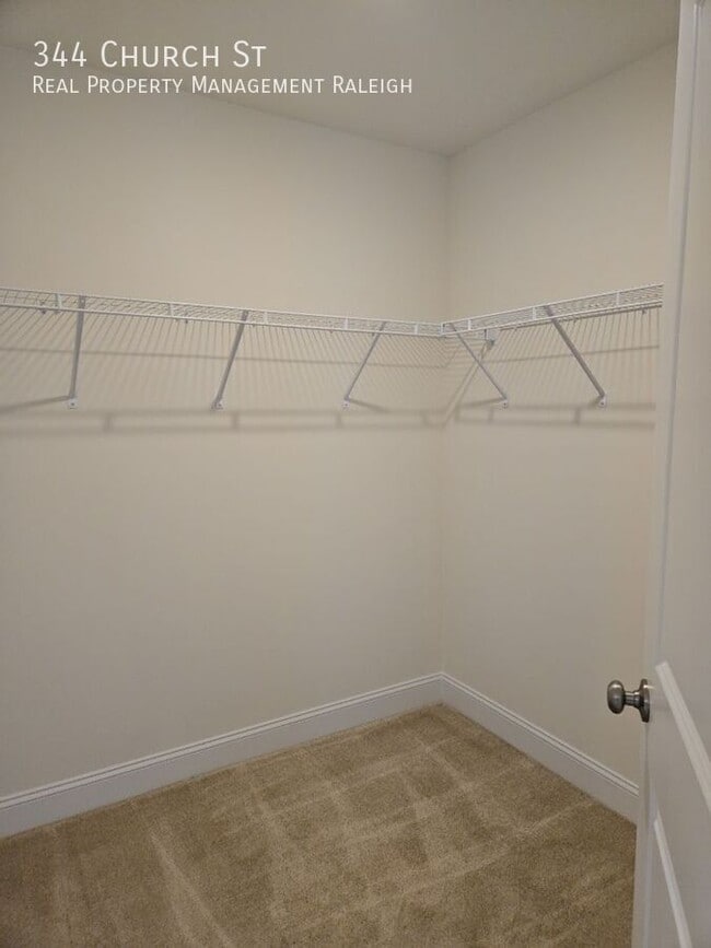 Building Photo - 344 Church St