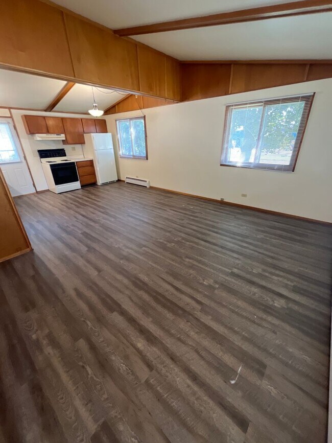 Building Photo - 2514/16 Skeels Ave
