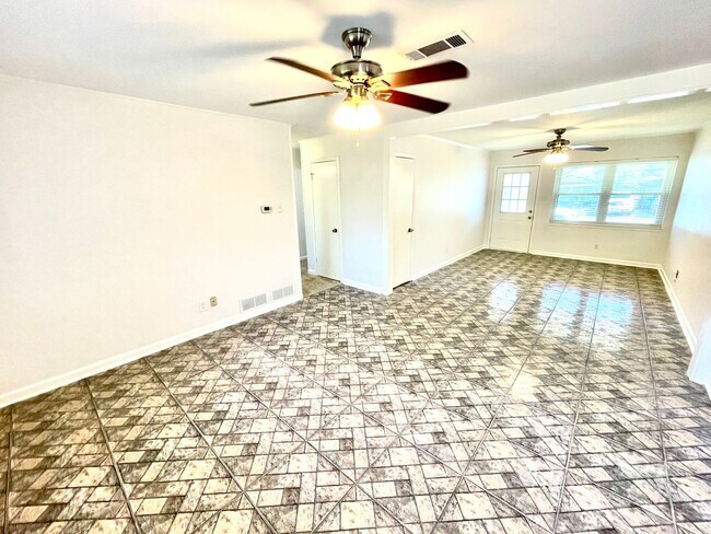 Building Photo - 201 E Fuller Dr