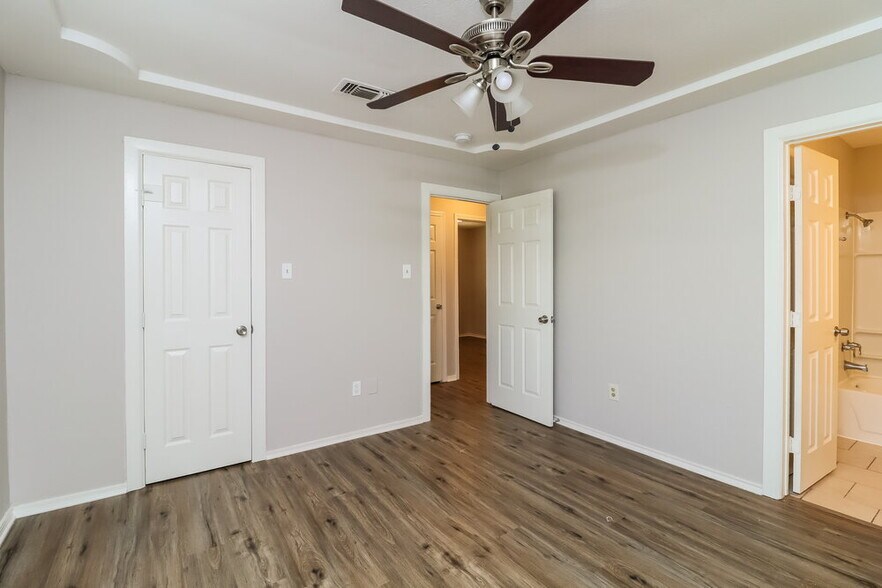 Building Photo - 428 Guadalupe Dr