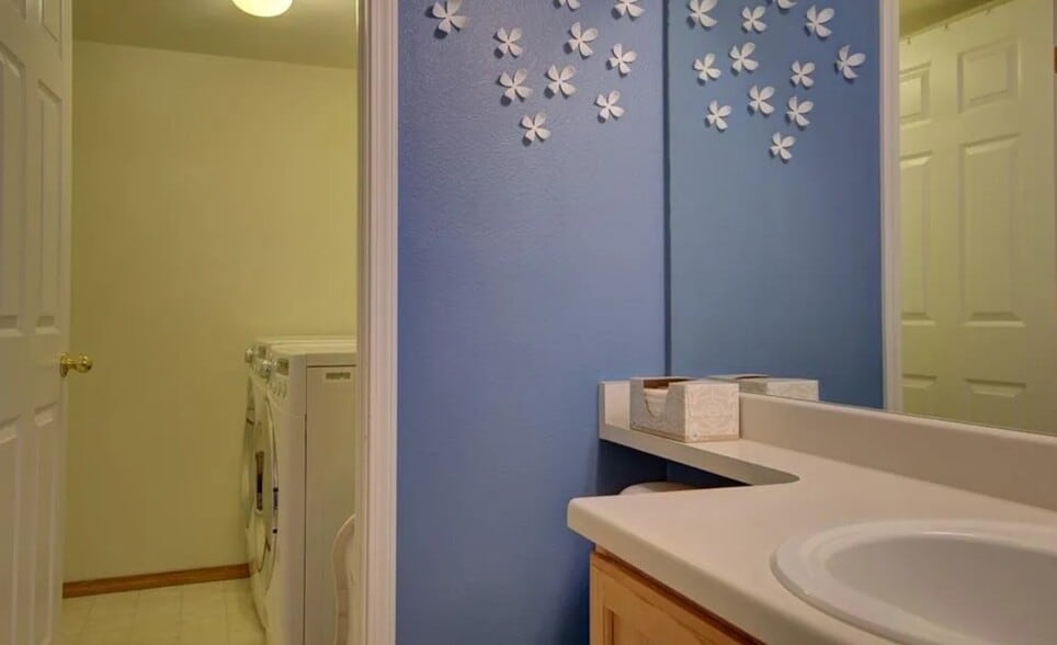 Building Photo - 6151 Oakwood Blvd