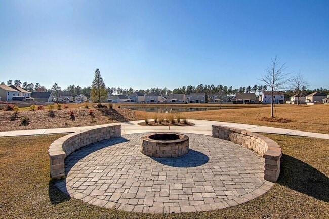 Building Photo - 425 Ribiero Dr