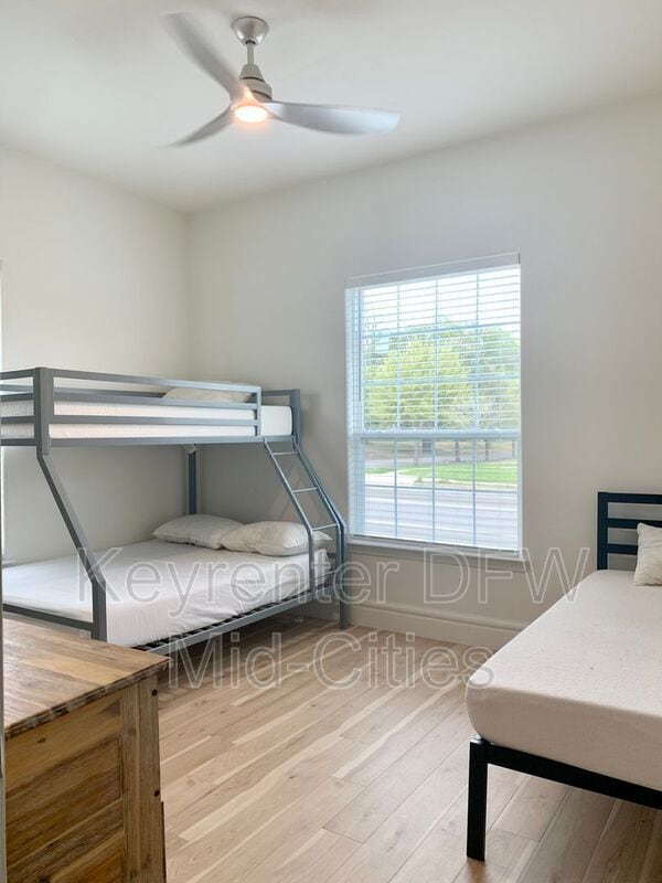 Building Photo - 1512 W Twelfth St