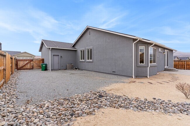 Building Photo - Trailer Parking, Newer house with Low main...