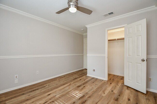 Building Photo - 10706 Inwood Dr