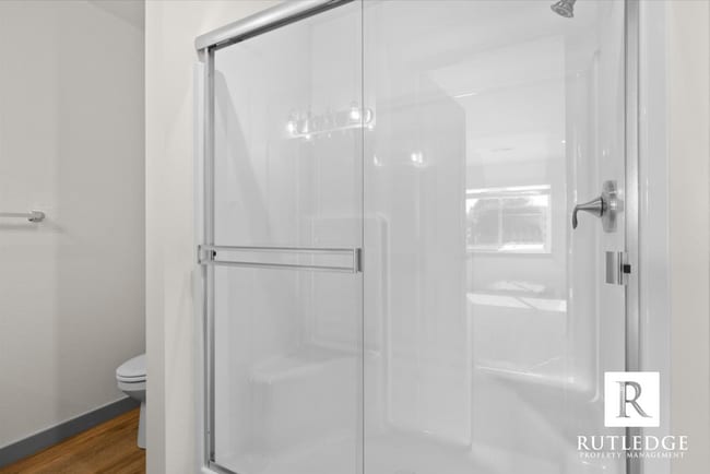 Building Photo - Gorgeous! 3 Bedroom 2.5 Bath Townhome in E...