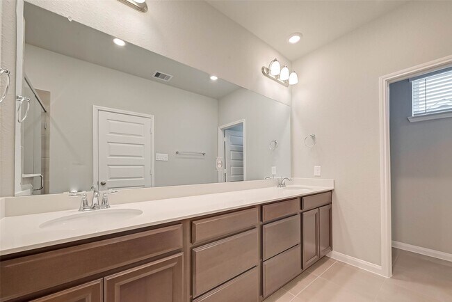 Building Photo - 1521 Beach Oak Dr