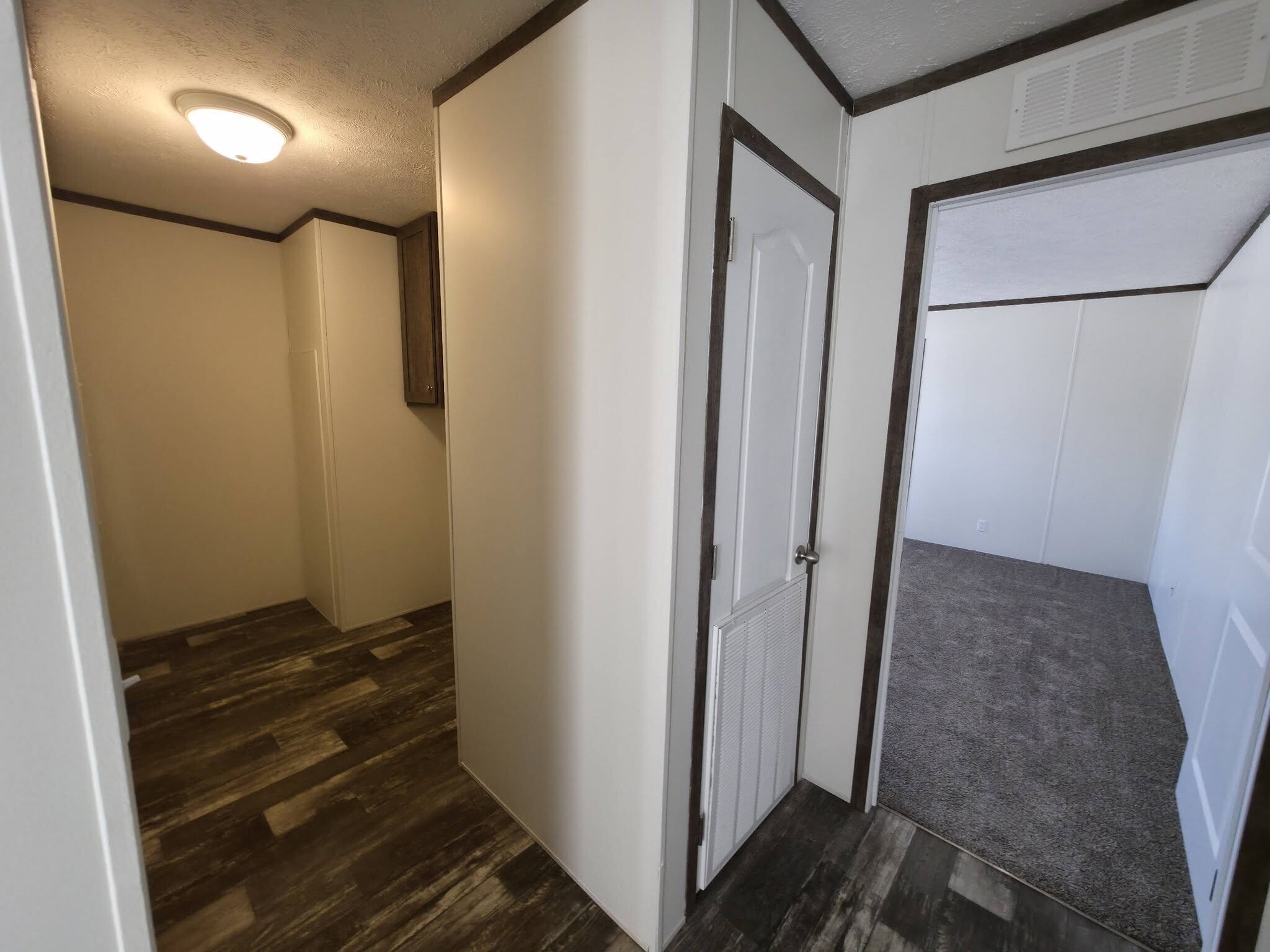 Building Photo - 1319 W Plum St