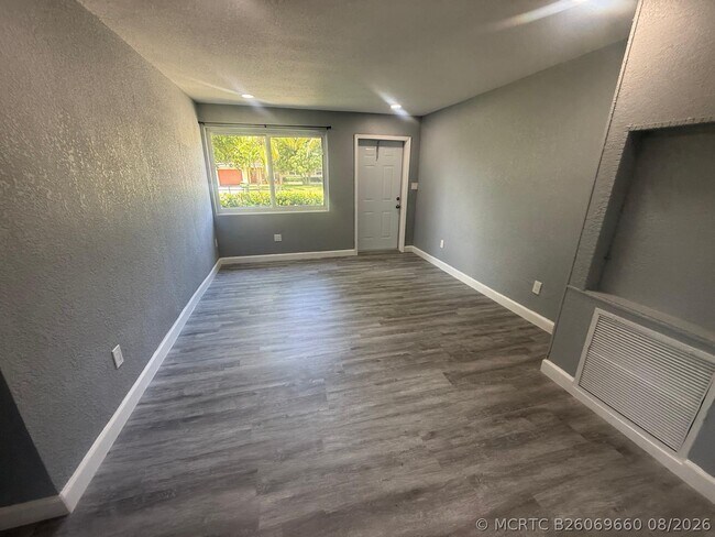 Building Photo - 630 E Dayton Cir