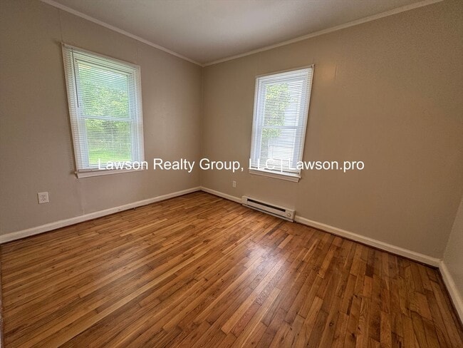 Building Photo - Affordable & Updated Three Bedroom in Salem!