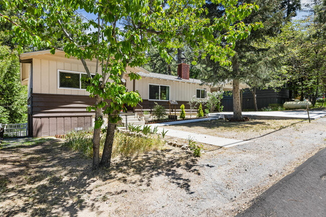 Building Photo - 54700 S Circle Dr