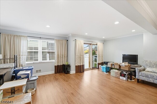 Building Photo - 2606 Trafalgar Square