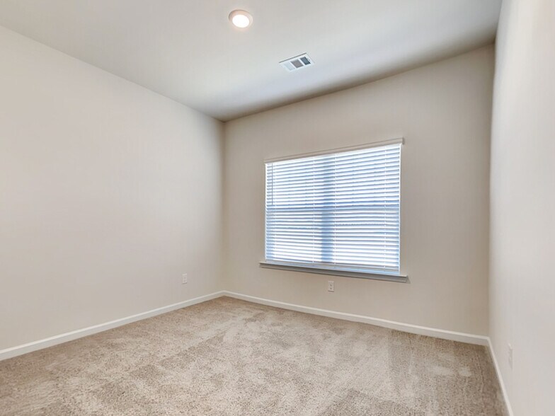 Building Photo - 332 Oliver Dr