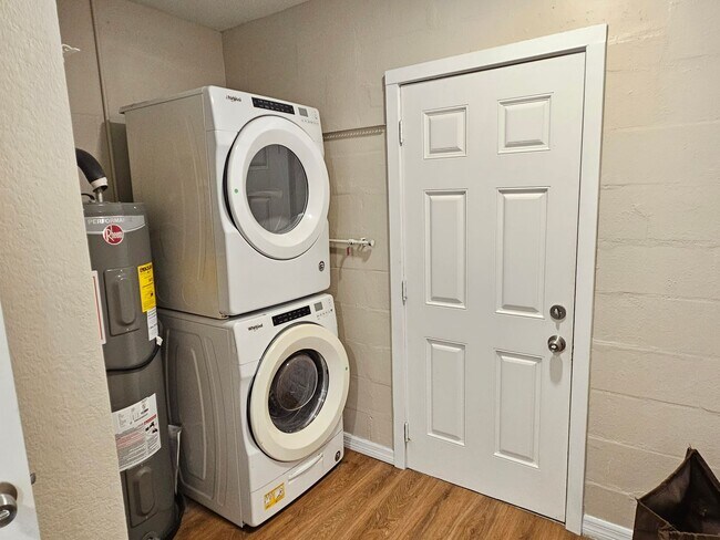 Building Photo - Annual Unfurnished 2 Bedroom 2 Bathroom Single Family Home in South Venice!