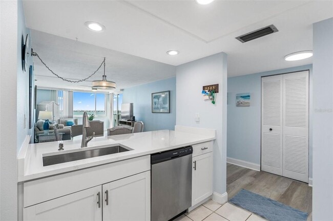 Building Photo - 6287 Bahia Del Mar Cir N