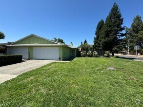 Building Photo - 3 bedroom 2 bathroom | Half Plex House in ...