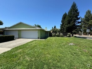 Building Photo - 3 bedroom 2 bathroom | House in Tahoe Park