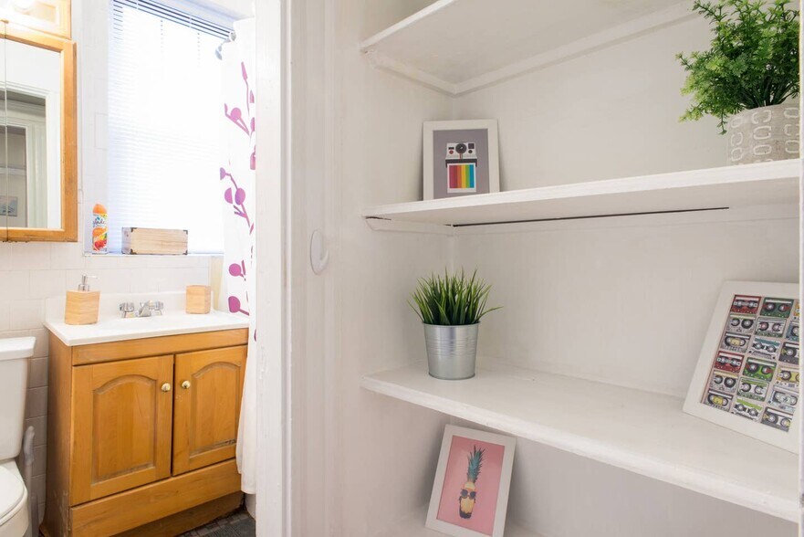 Building Photo - 54 Queensberry St