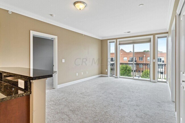 Building Photo - 953 Ingleside Ave