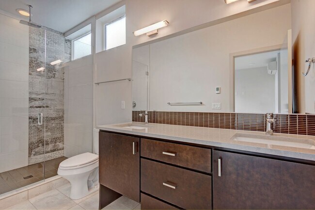 Building Photo - 3bd/3.5ba Seattle Townhome
