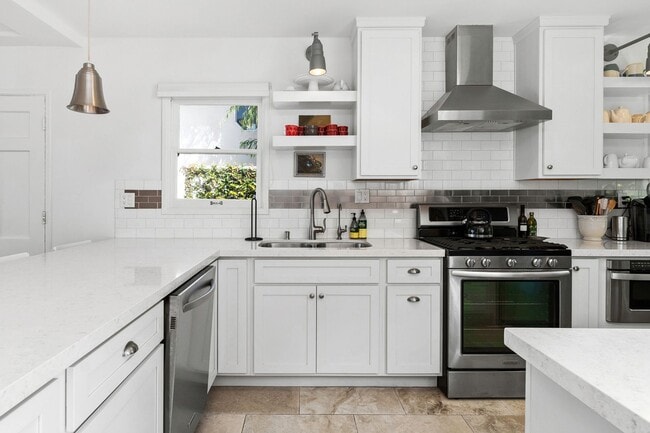 Building Photo - Charming La Jolla Beach Cottage