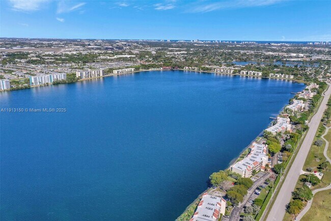 Building Photo - 117 Lake Emerald Dr