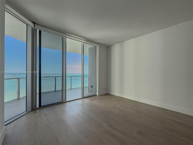 Building Photo - 1300 Brickell Bay Dr