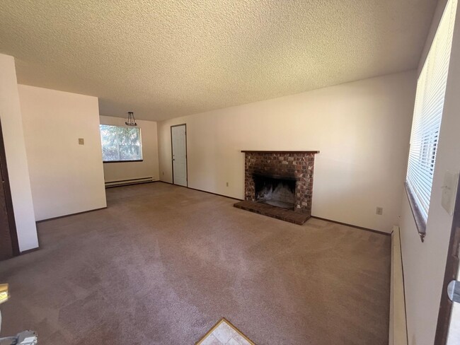Building Photo - Rambler style home