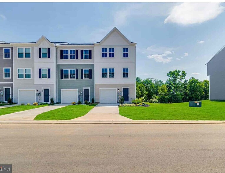 Primary Photo - 20 Bigler Rd