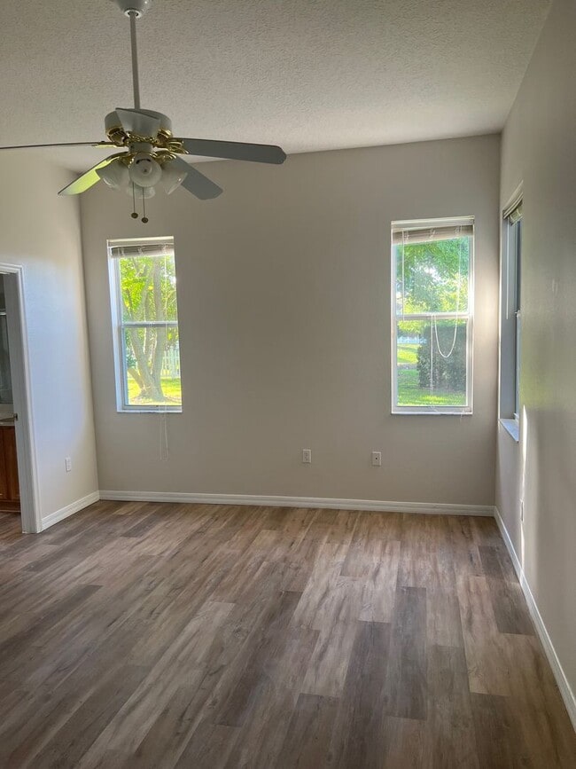 Building Photo - **Spacious 4BR in Gated Spring Glen | Move-In Ready | 2-Car Garage**