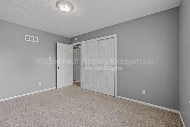 Building Photo - 33 Pershing Lake Dr