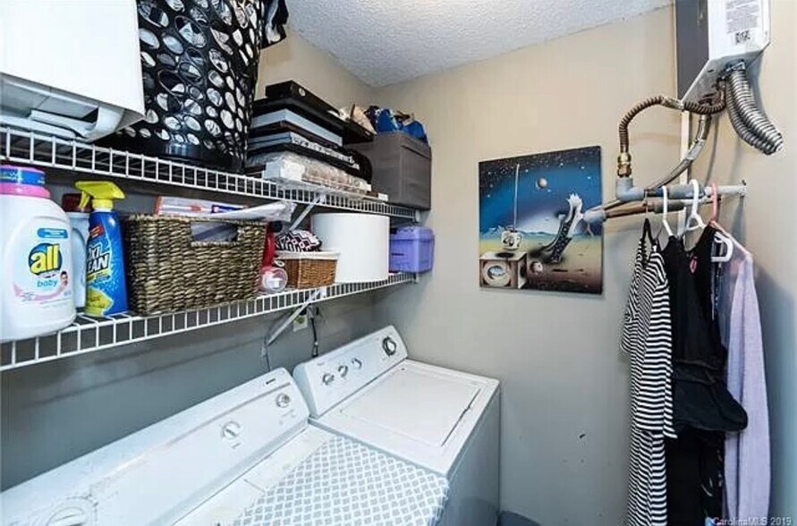 Building Photo - 6145 Meadow Rose Ln Apt K