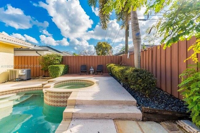 Building Photo - 4370 SW 82nd Ave