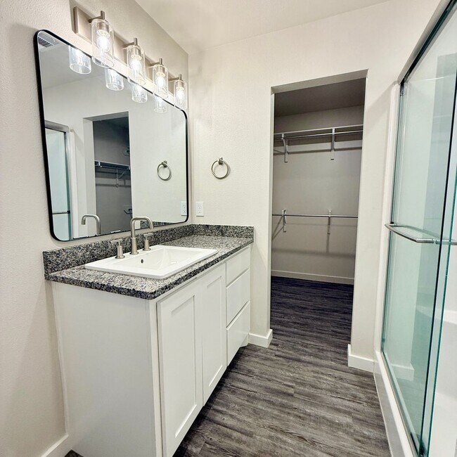 Building Photo - 1/2 Off First Months Rent! - 3 Bedroom 2 Bath Home Available Now In Elm Meadows!