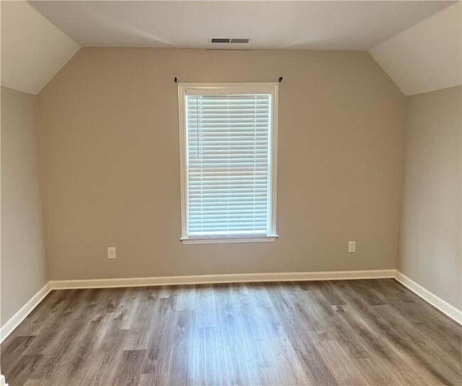 Building Photo - 2887 Montview Dr SW