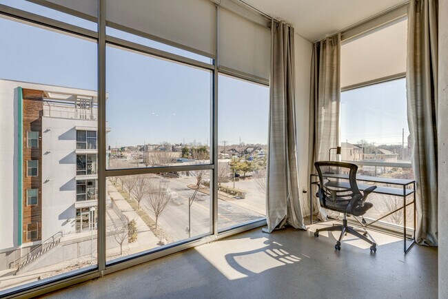 Building Photo - 2115 Yeaman Pl