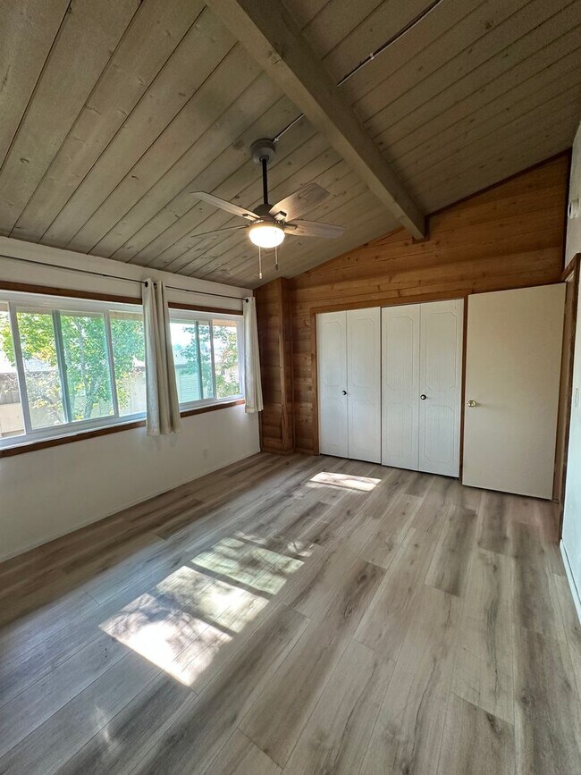 Building Photo - 2 Bedroom Condo - La Mesa