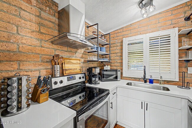 Building Photo - 3046 N 32nd St