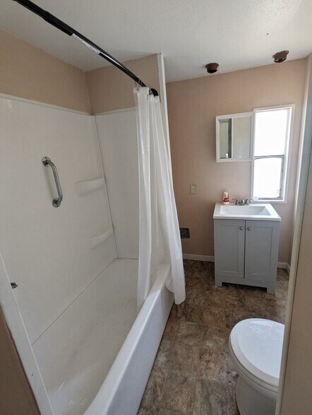 Building Photo - 920 Boardwalk Ln