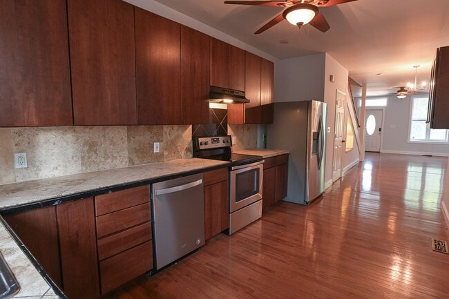 Building Photo - Spacious 3 Bedroom on Harris
