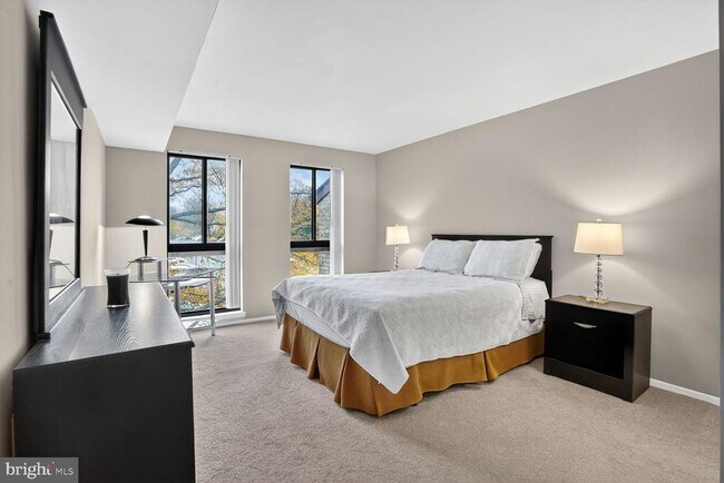 Building Photo - 2063 Royal Fern Ct