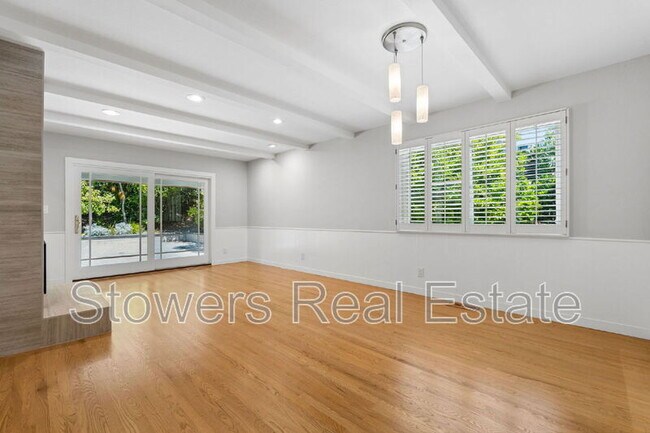 Building Photo - 1099 Larch Ave