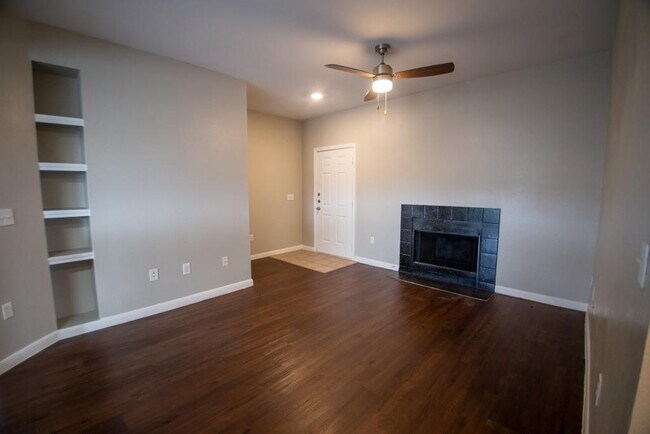 Building Photo - 2320 Gracy Farms Ln