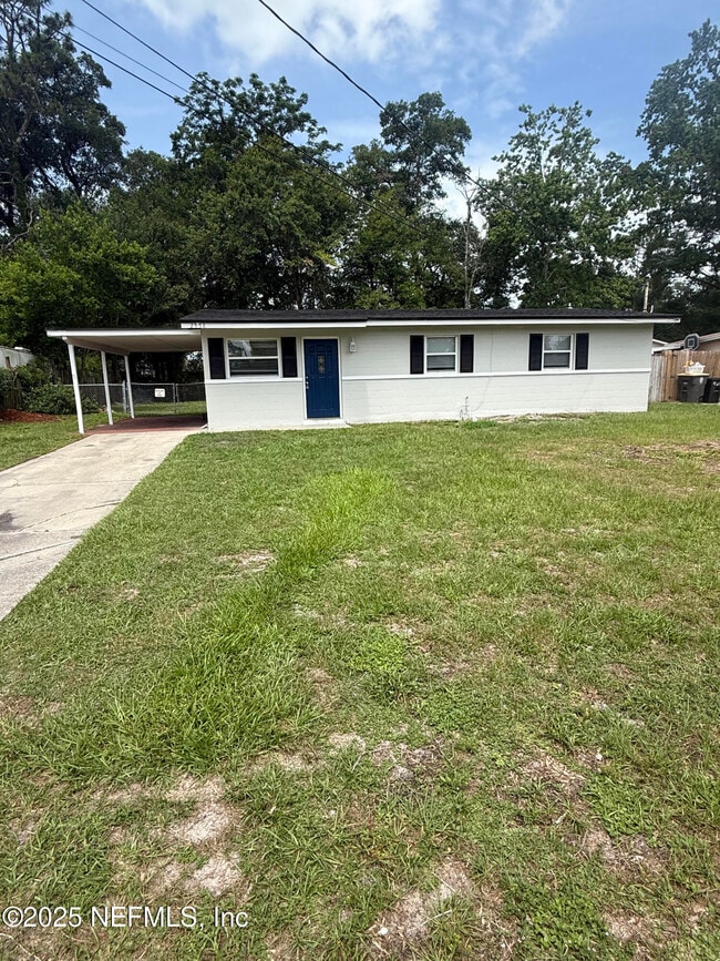 Primary Photo - 2558 Lourdes Dr W